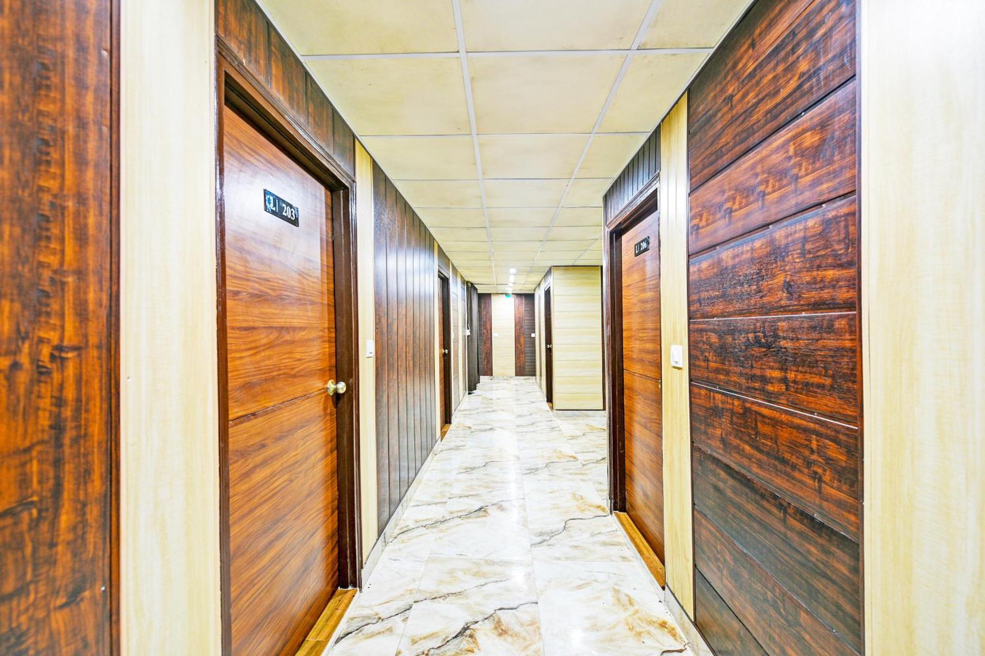 Hotel O Lavish Faridábád Kültér fotó